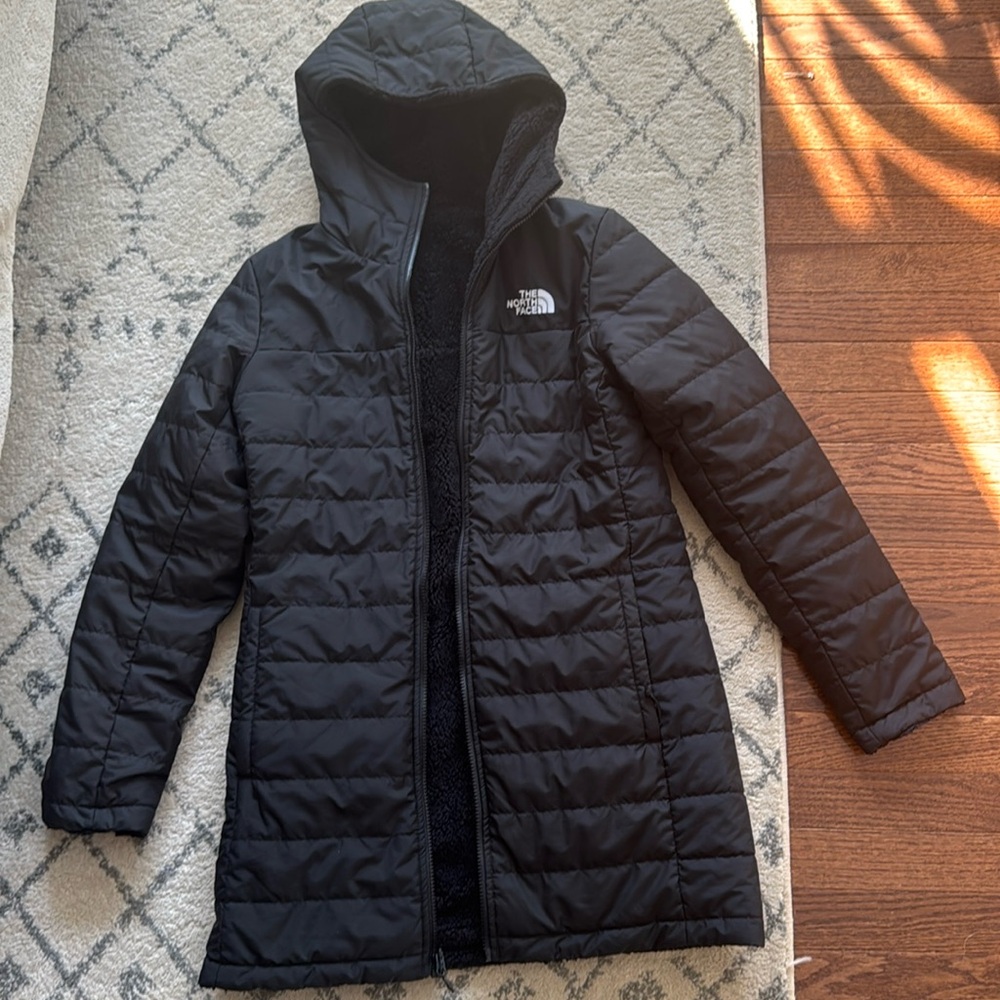 North Face Size XS women’s mid length winter puffer jacket reversible black